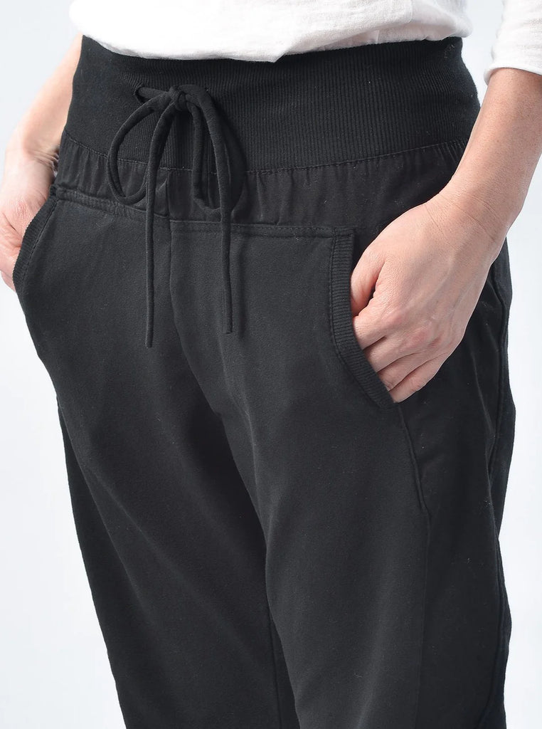 Suzy D Ultimate joggers in black